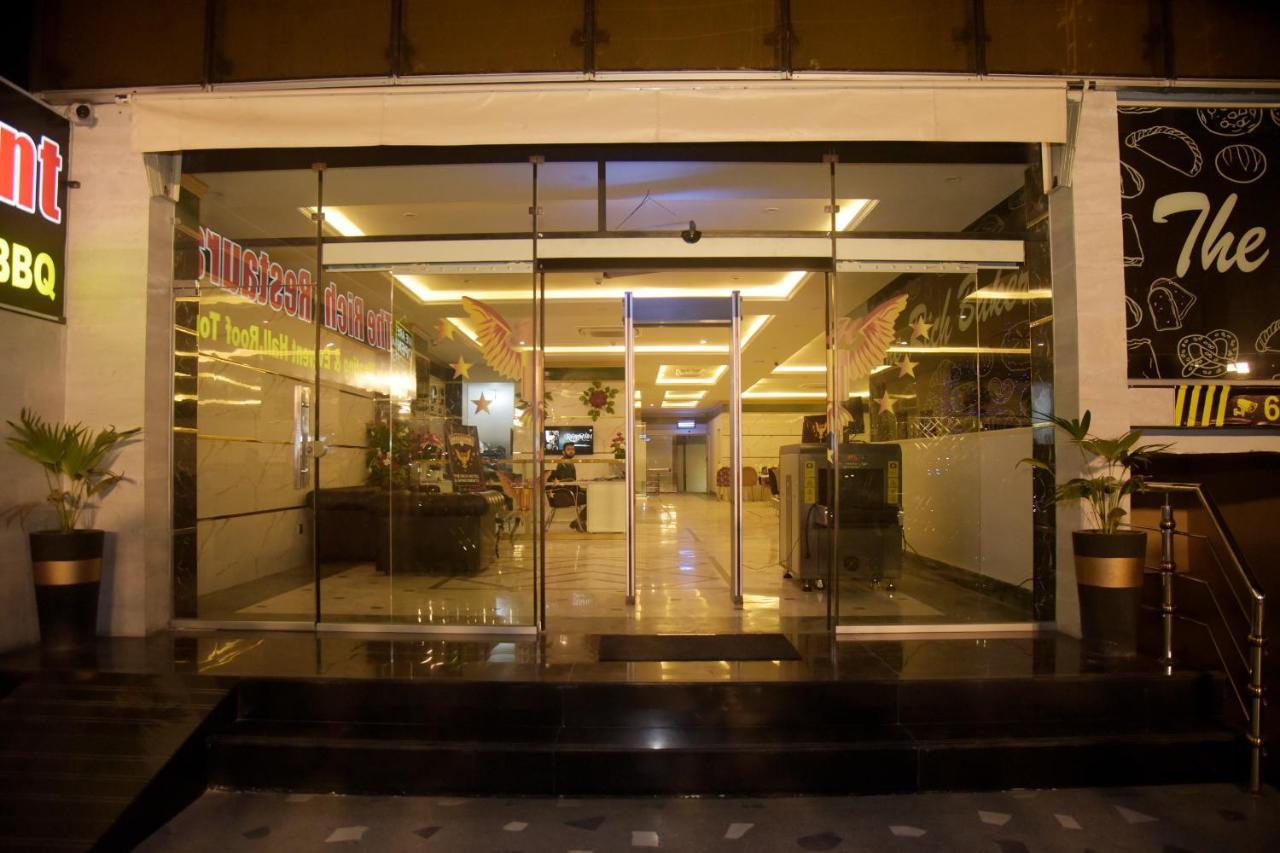 The Rich Hotel & Apartments ลาฮอร์ ภายนอก รูปภาพ