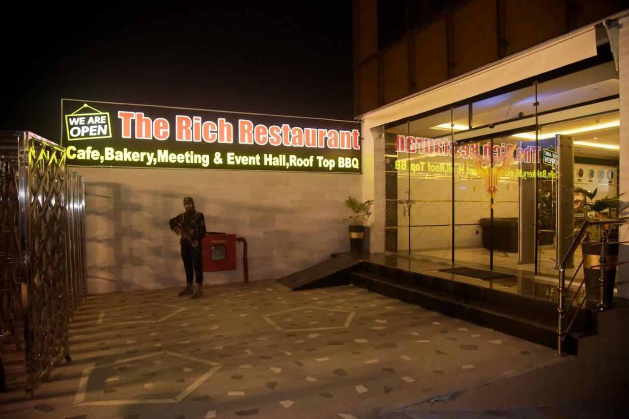 The Rich Hotel & Apartments ลาฮอร์ ภายนอก รูปภาพ