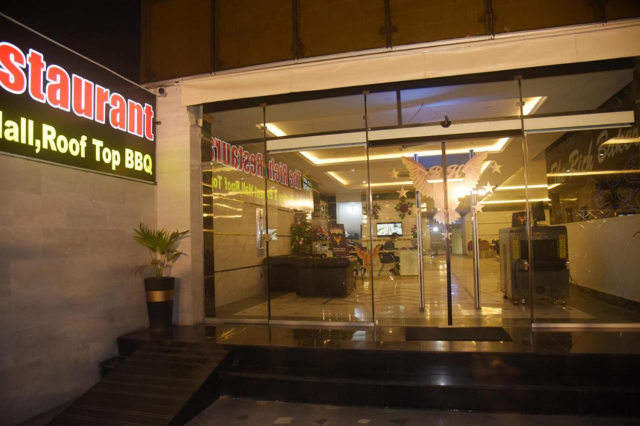 The Rich Hotel & Apartments ลาฮอร์ ภายนอก รูปภาพ