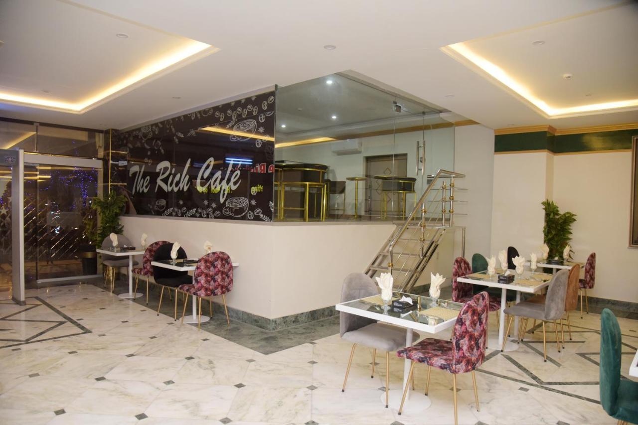 The Rich Hotel & Apartments ลาฮอร์ ภายนอก รูปภาพ