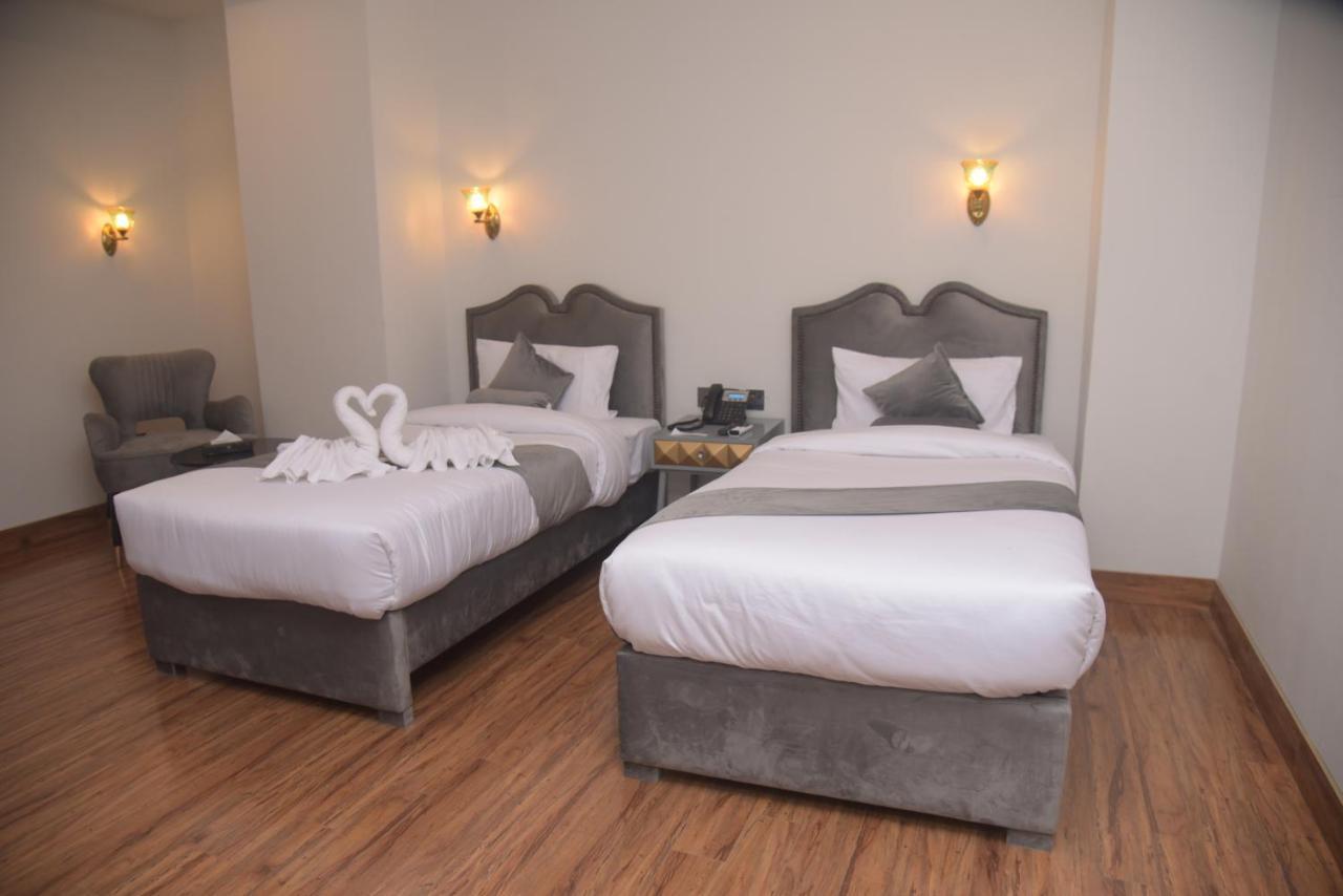 The Rich Hotel & Apartments ลาฮอร์ ภายนอก รูปภาพ