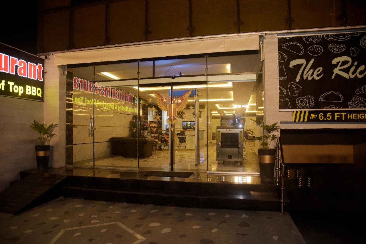 The Rich Hotel & Apartments ลาฮอร์ ภายนอก รูปภาพ