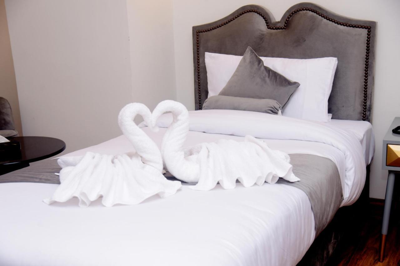 The Rich Hotel & Apartments ลาฮอร์ ภายนอก รูปภาพ
