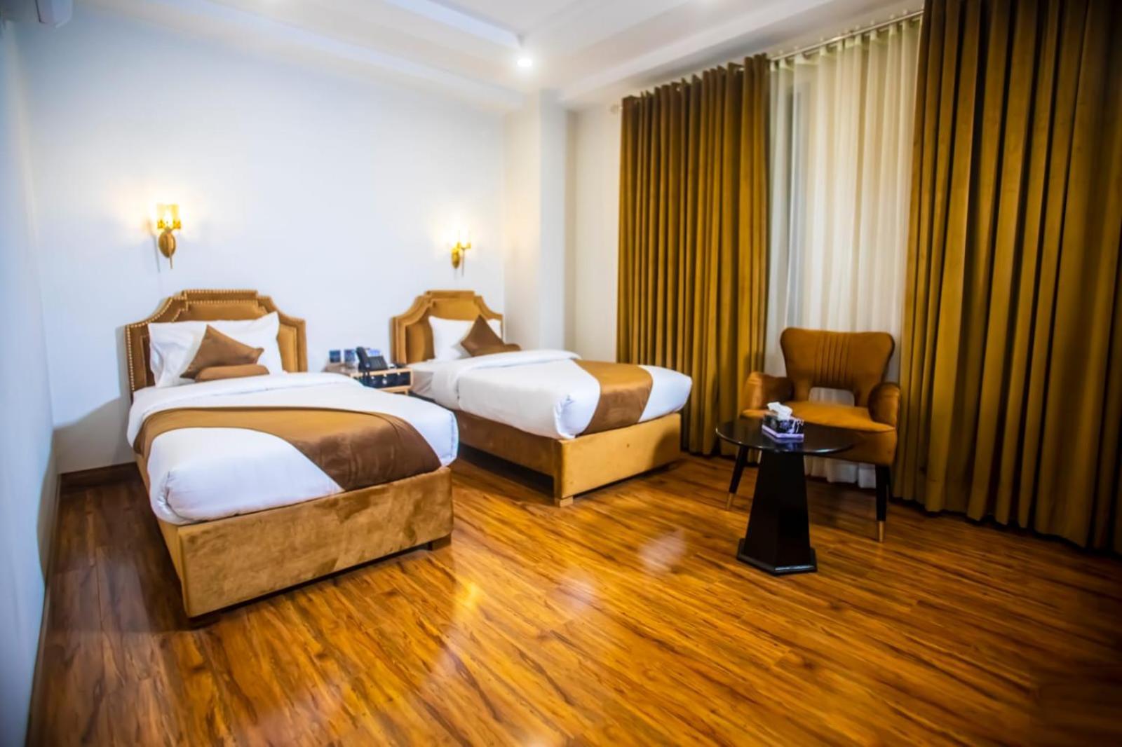 The Rich Hotel & Apartments ลาฮอร์ ภายนอก รูปภาพ