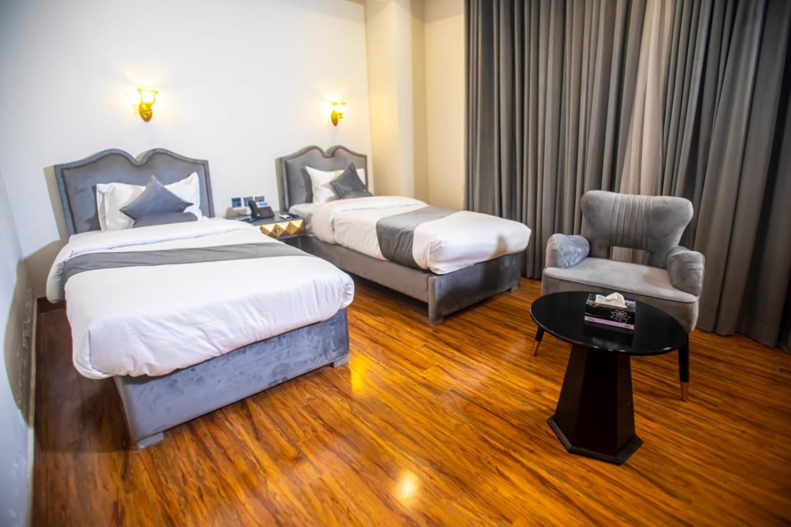 The Rich Hotel & Apartments ลาฮอร์ ภายนอก รูปภาพ