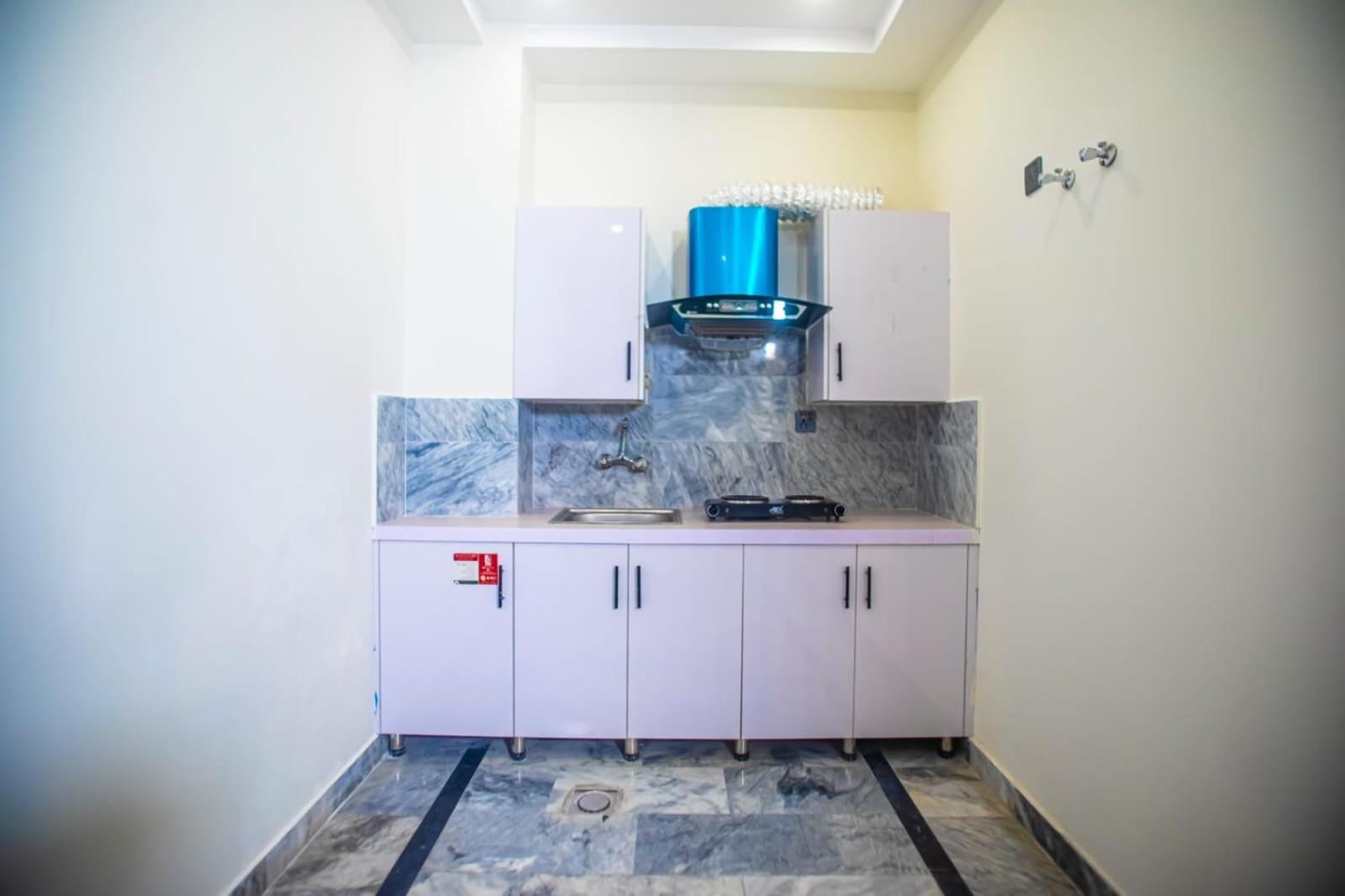 The Rich Hotel & Apartments ลาฮอร์ ภายนอก รูปภาพ