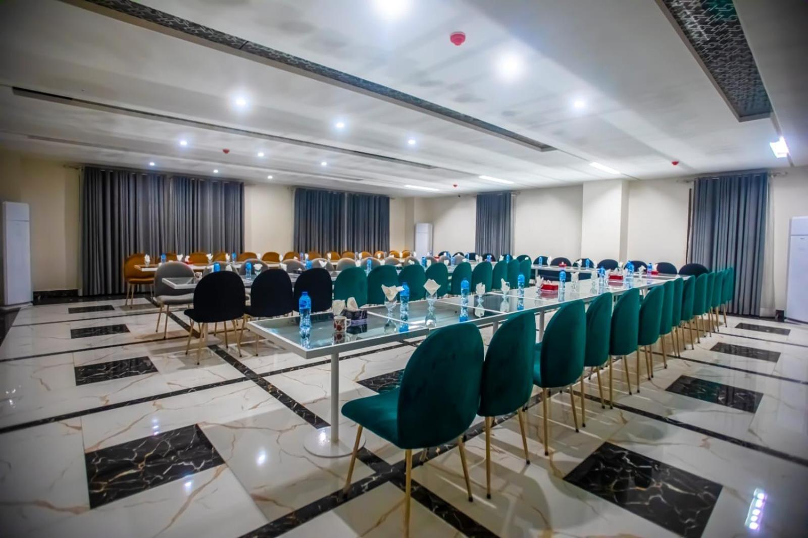 The Rich Hotel & Apartments ลาฮอร์ ภายนอก รูปภาพ