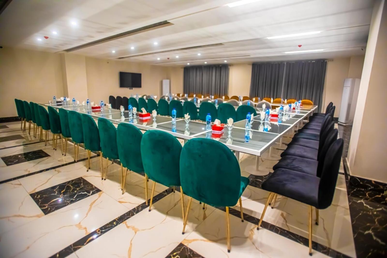 The Rich Hotel & Apartments ลาฮอร์ ภายนอก รูปภาพ