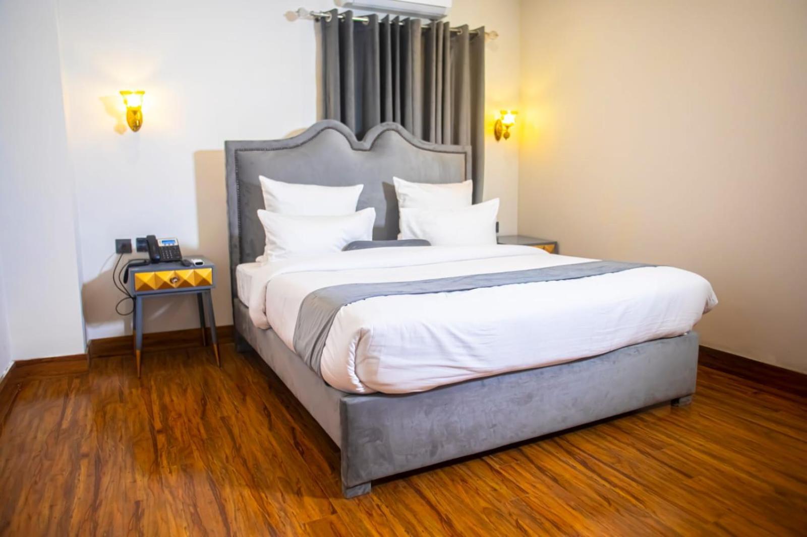 The Rich Hotel & Apartments ลาฮอร์ ภายนอก รูปภาพ