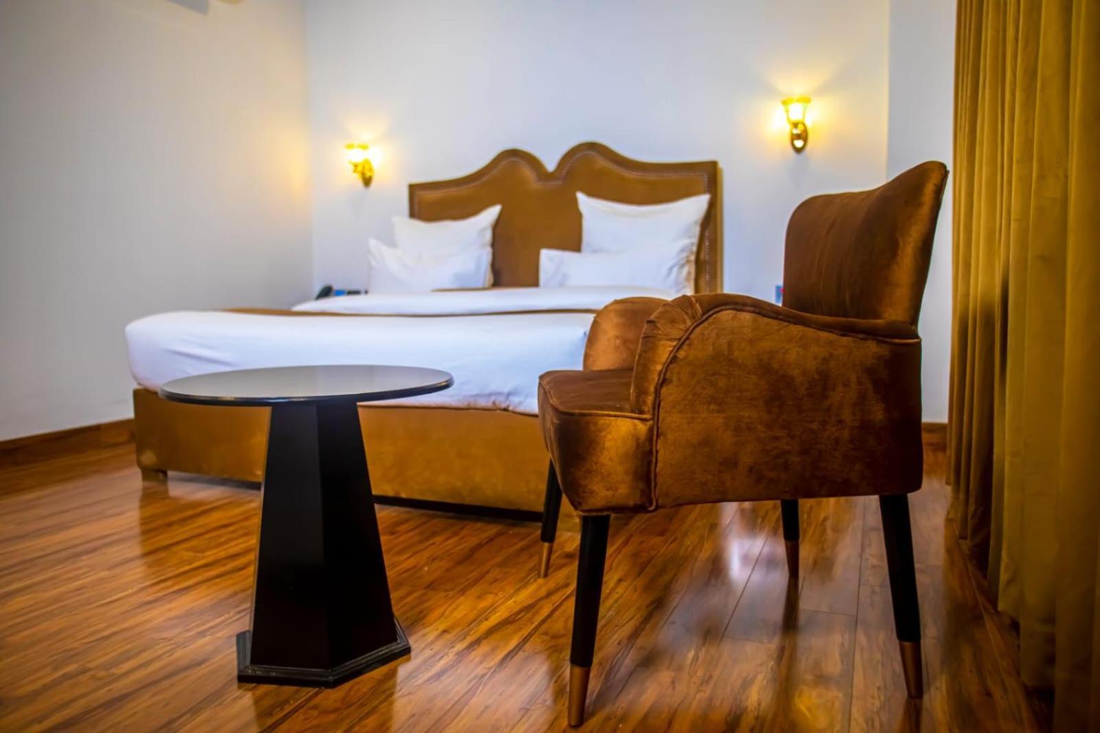The Rich Hotel & Apartments ลาฮอร์ ภายนอก รูปภาพ