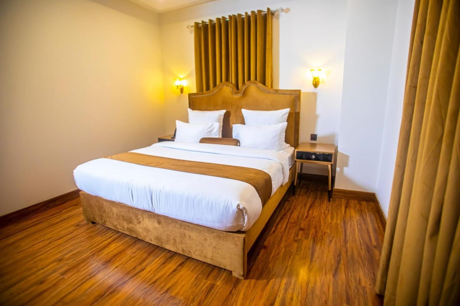 The Rich Hotel & Apartments ลาฮอร์ ภายนอก รูปภาพ