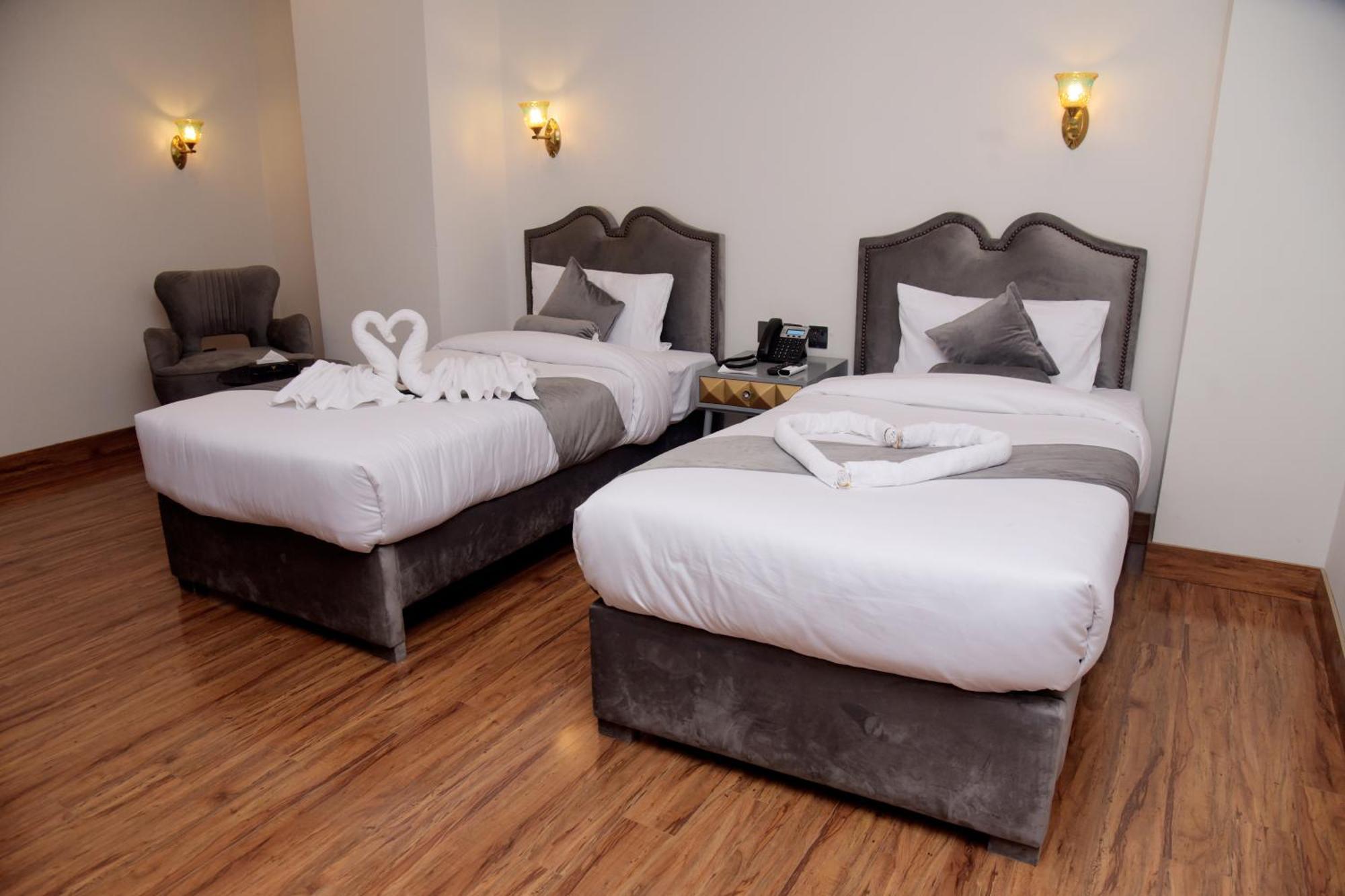 The Rich Hotel & Apartments ลาฮอร์ ภายนอก รูปภาพ