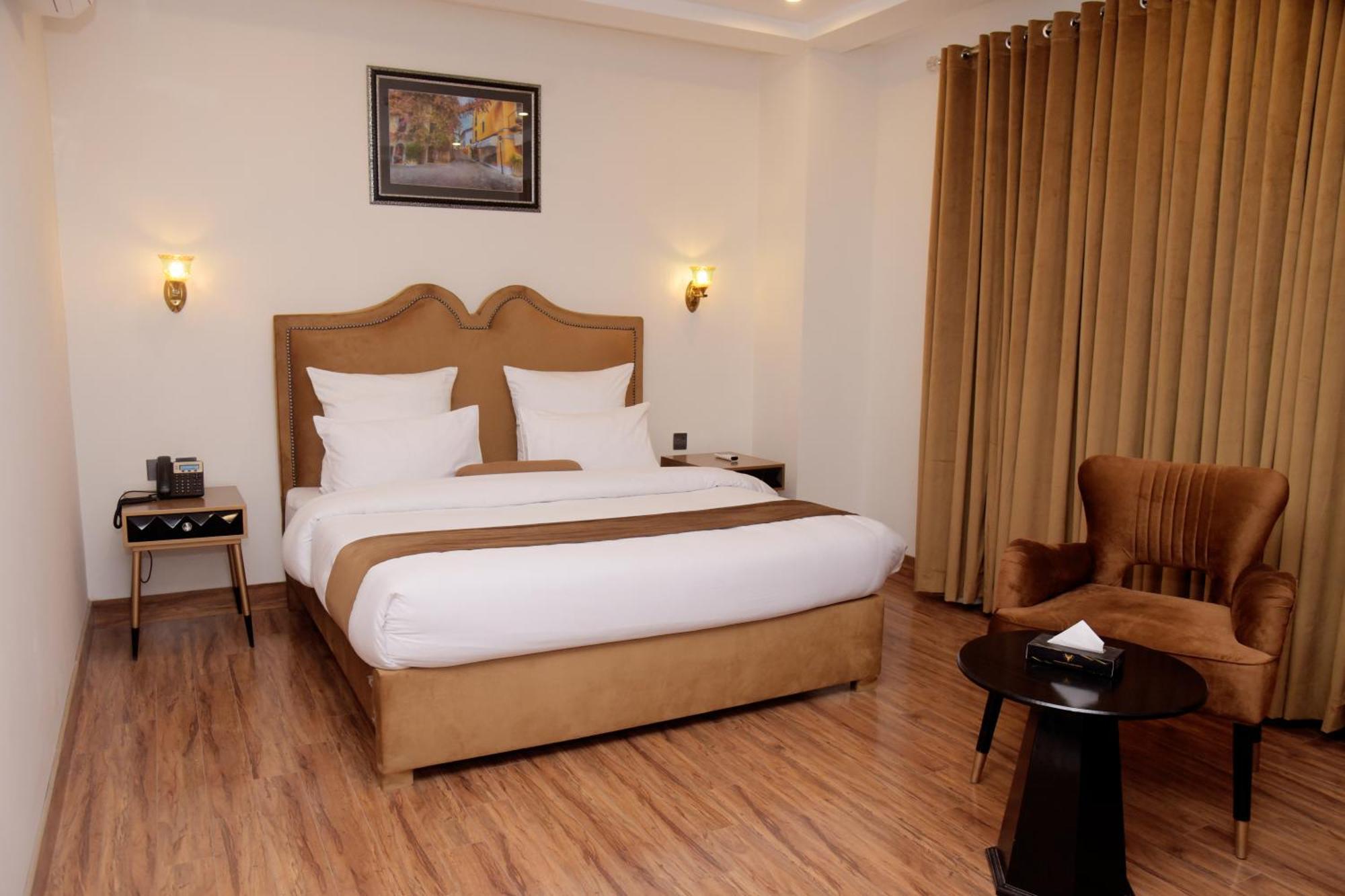 The Rich Hotel & Apartments ลาฮอร์ ภายนอก รูปภาพ