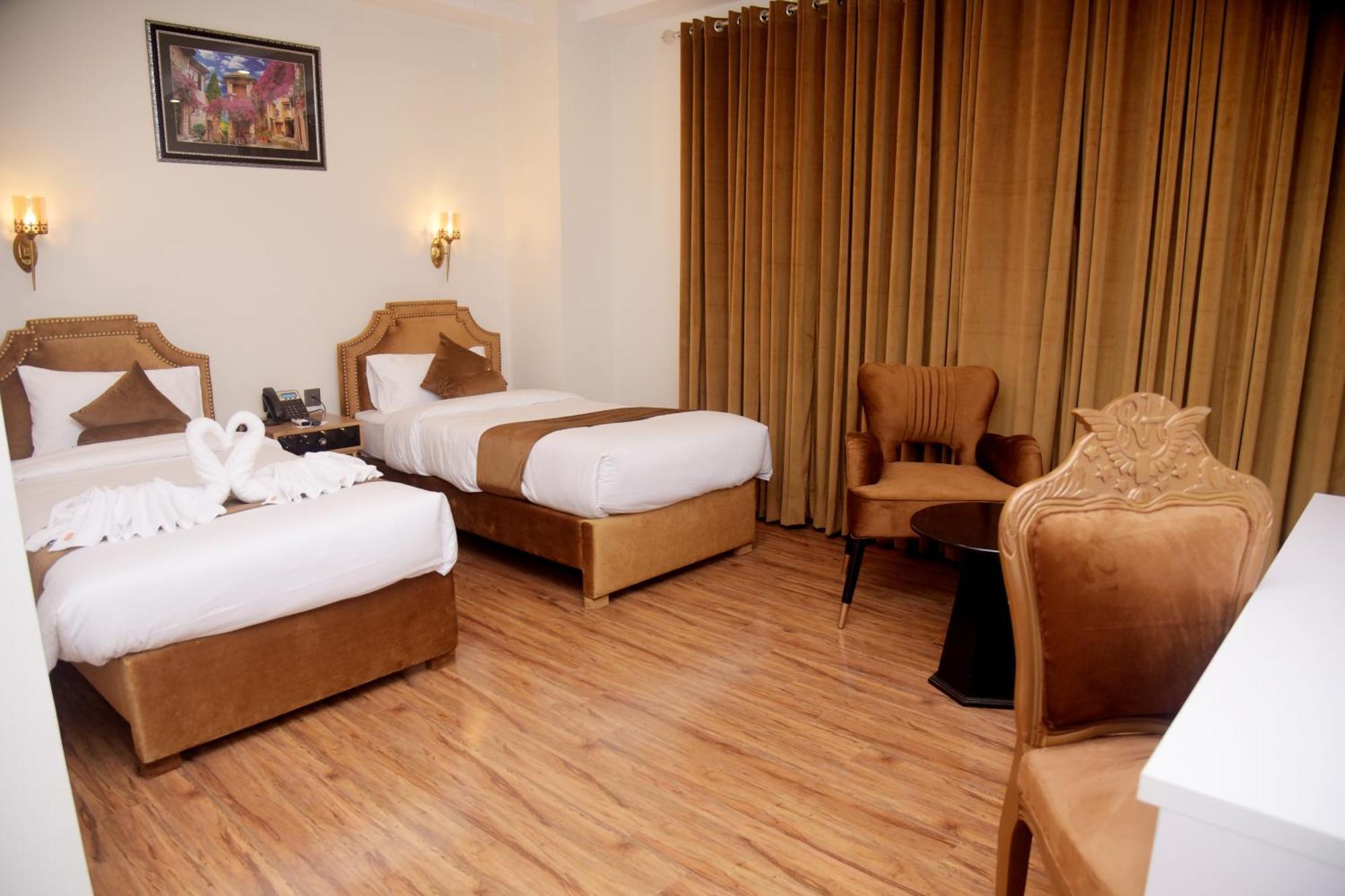 The Rich Hotel & Apartments ลาฮอร์ ภายนอก รูปภาพ