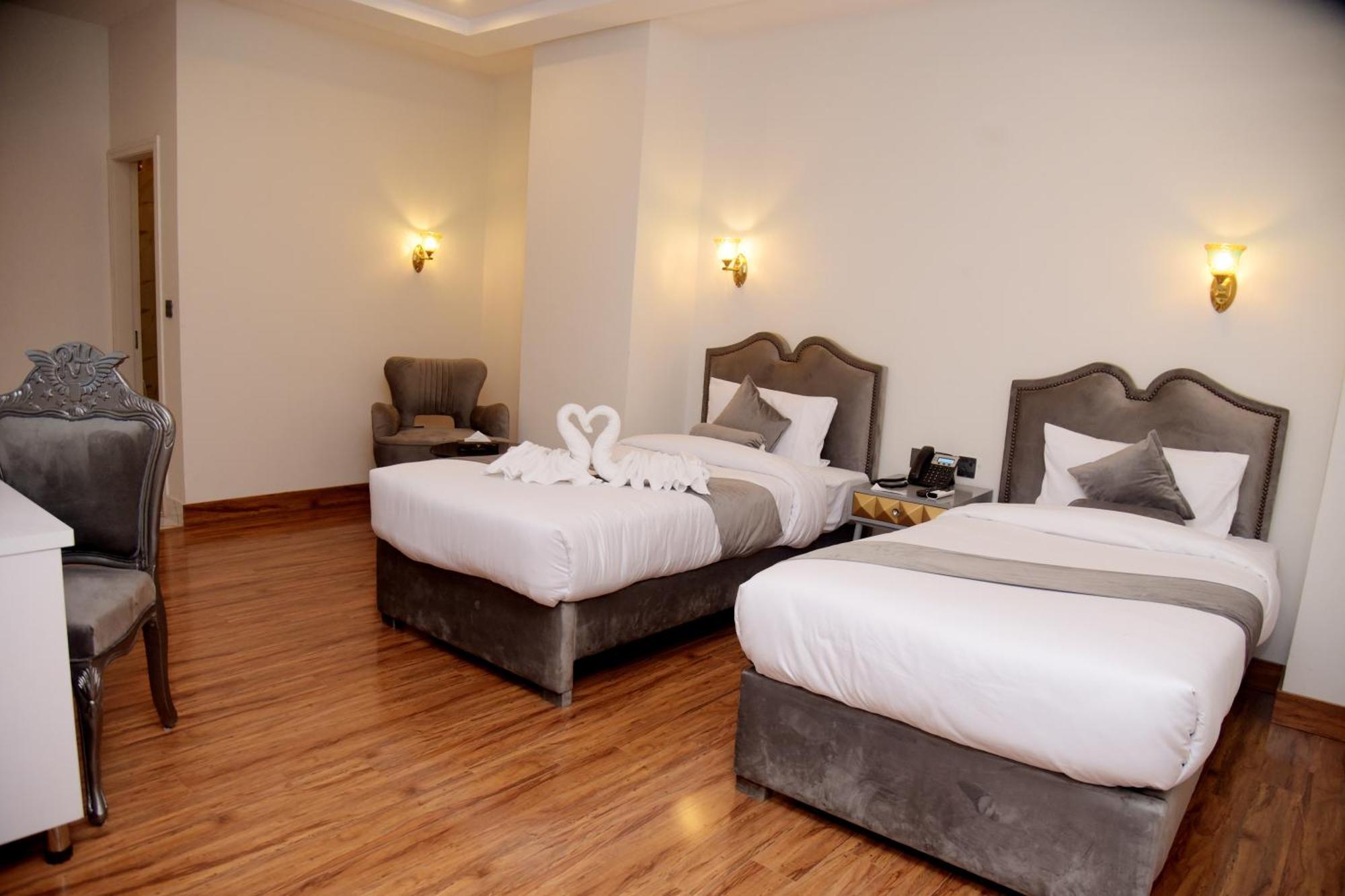 The Rich Hotel & Apartments ลาฮอร์ ภายนอก รูปภาพ